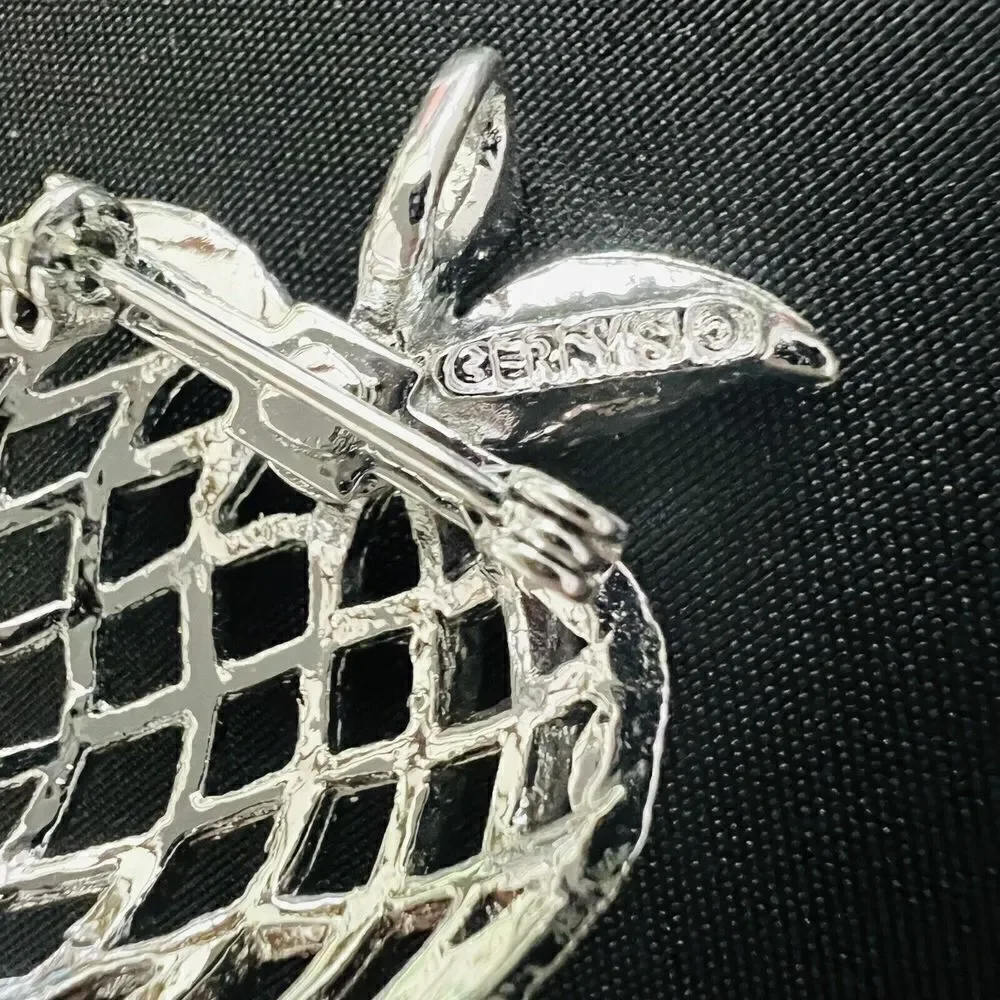 Gerry’s Vintage Silver Tone Open Basket Weave Apple Pin Brooch Pendant 4210